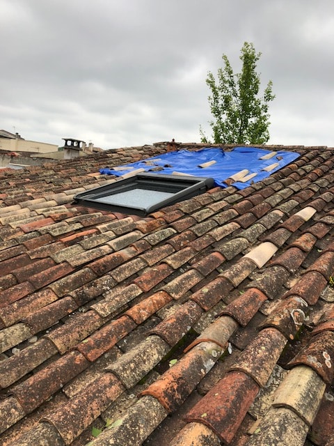 Réparation de fuite sur toit par Dominique Rénovation