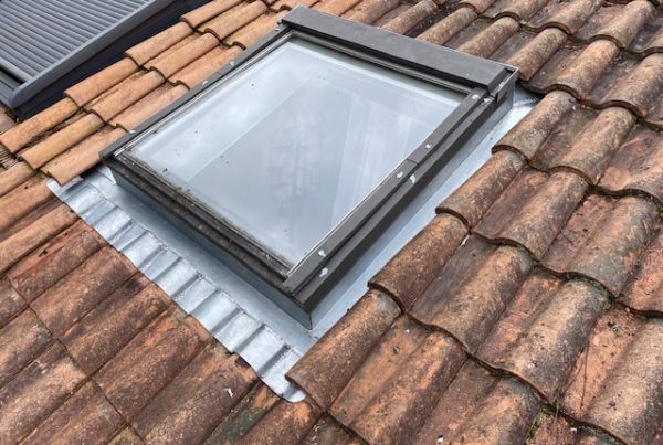 Abergement zinc d’une fenêtre de toit